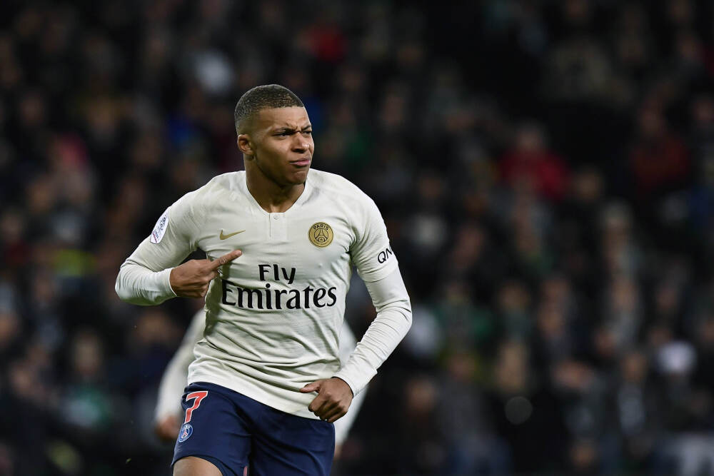 险救主！亚历山大-沃克闪出空间绝平三分弹筐而出 此前三分11中5